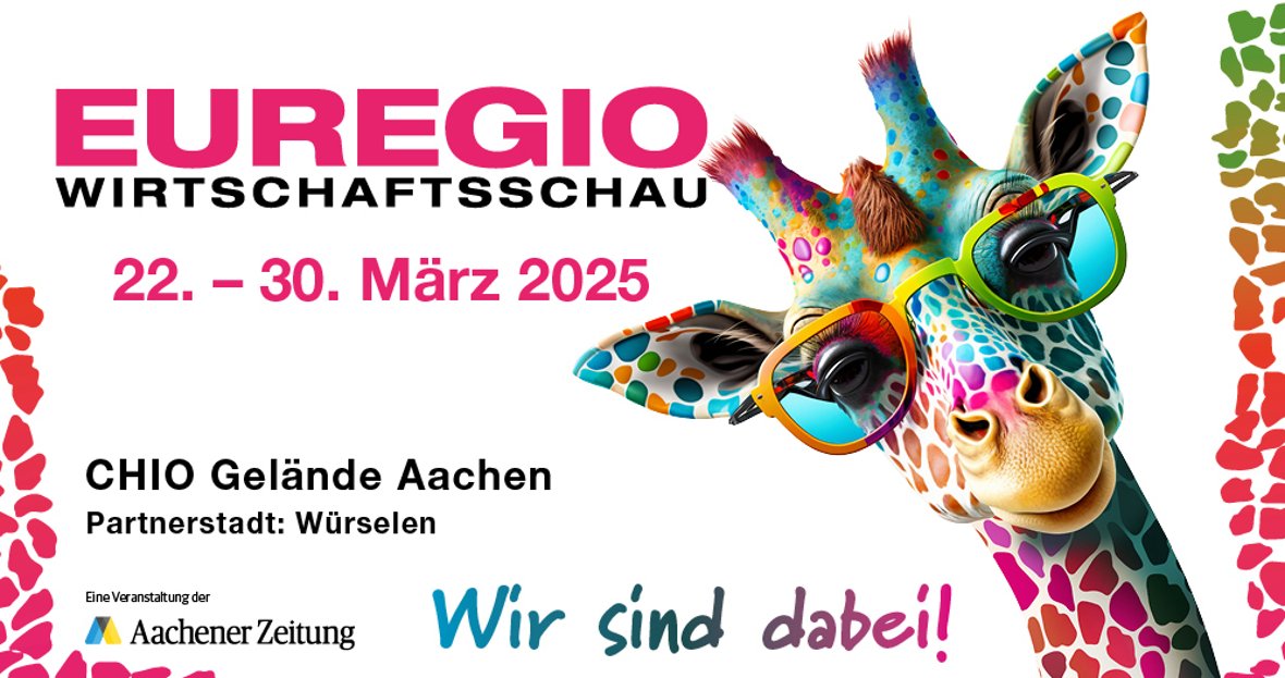 Auf einem Werbebanner schaut eine bunte Giraffe durch eine Sonnenbrille. Das Banner bewirbt die EUREGIO Wirtschaftsschau 2025 vom 22. bis 30. März auf dem CHIO Gelände Aachen mit der Partnerstadt Würselen.